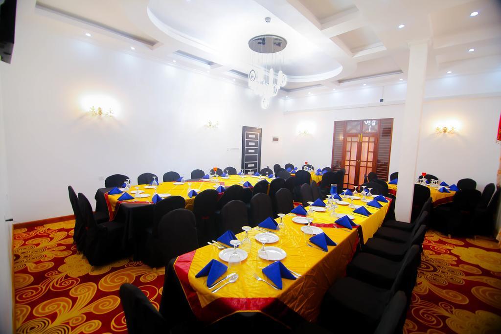 Hotel White House Anuradhapura Exterior foto